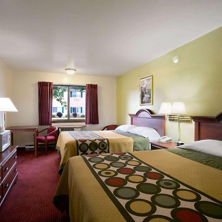 Super 8 By Wyndham Eau Claire Wi Hotell Exteriör bild