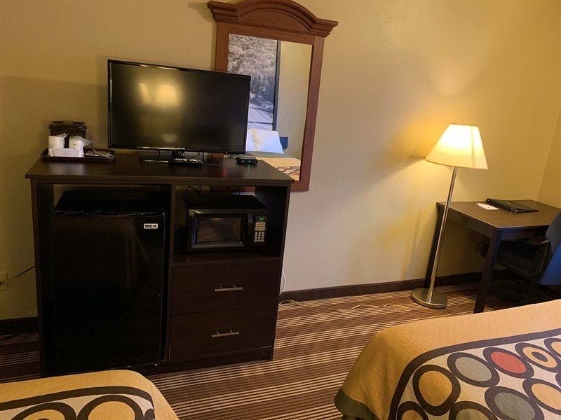 Super 8 By Wyndham Eau Claire Wi Hotell Exteriör bild