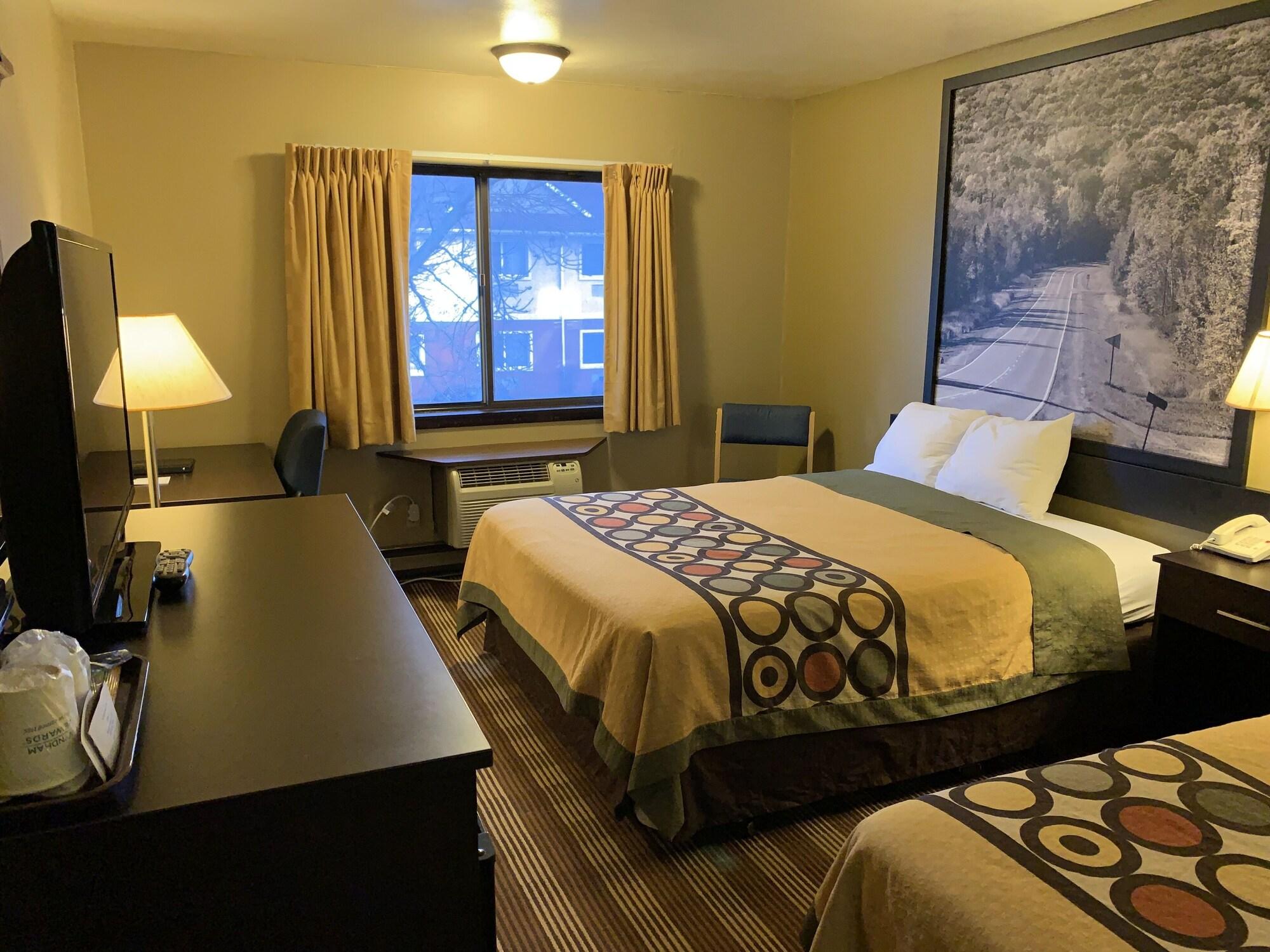 Super 8 By Wyndham Eau Claire Wi Hotell Exteriör bild