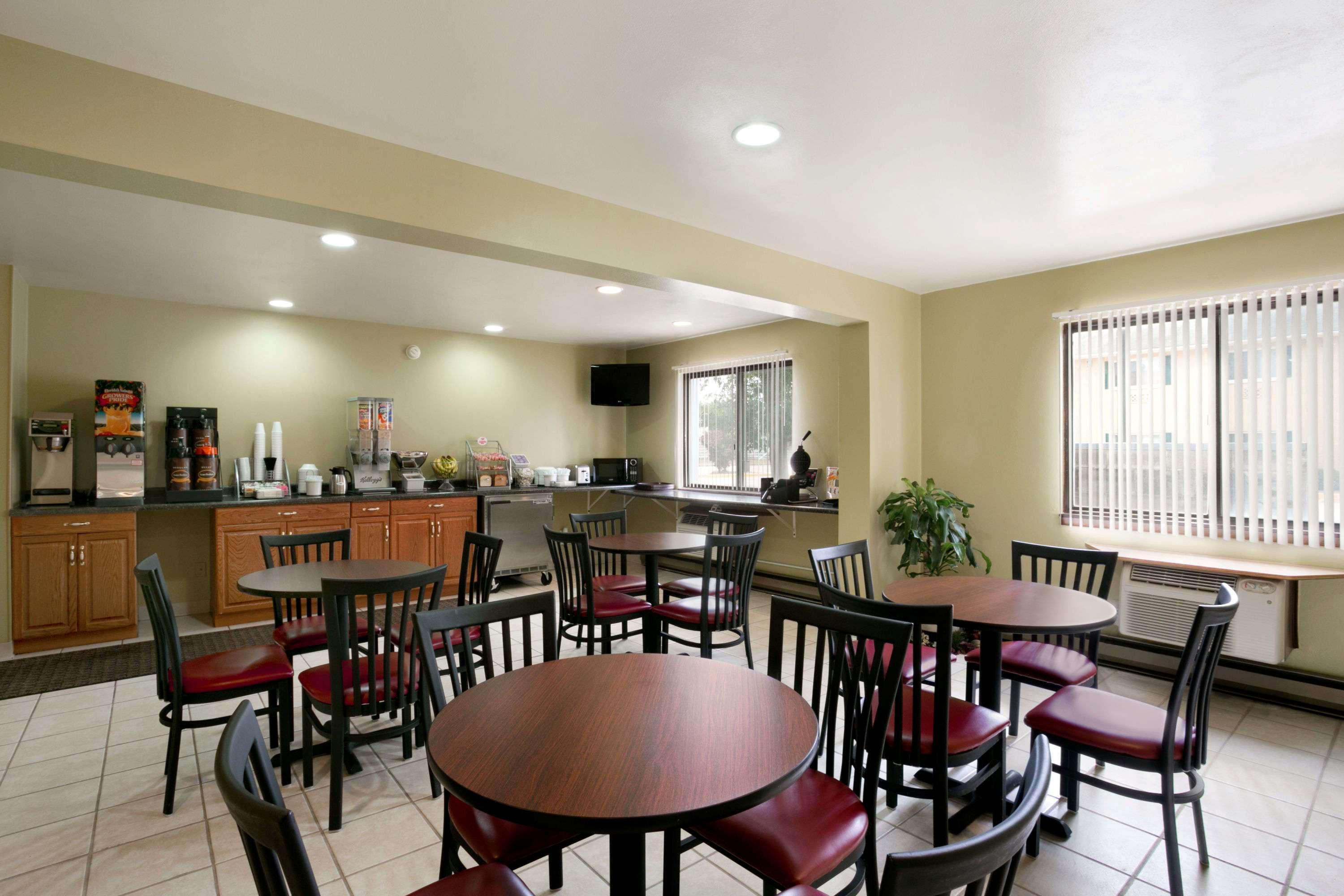 Super 8 By Wyndham Eau Claire Wi Hotell Exteriör bild