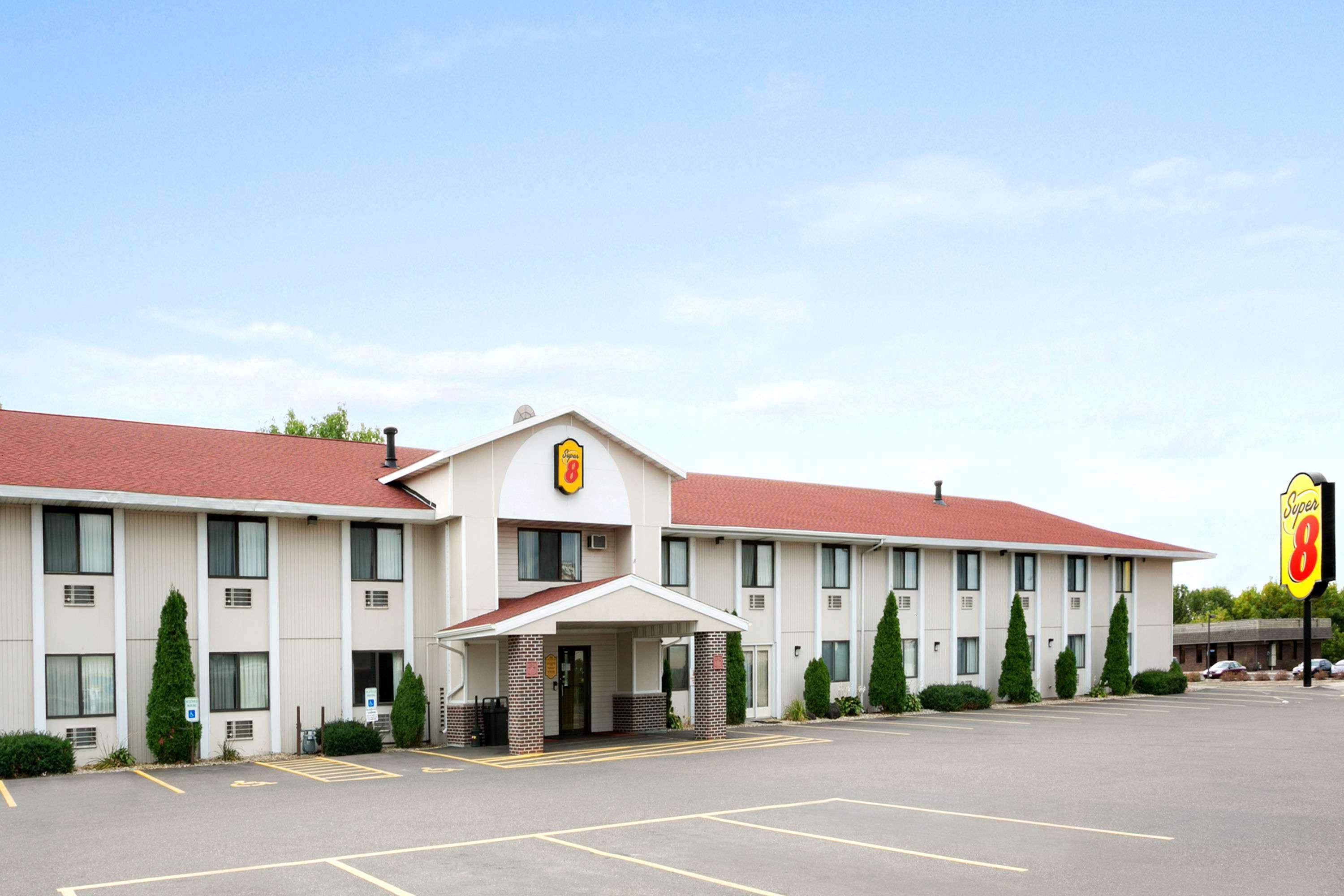 Super 8 By Wyndham Eau Claire Wi Hotell Exteriör bild