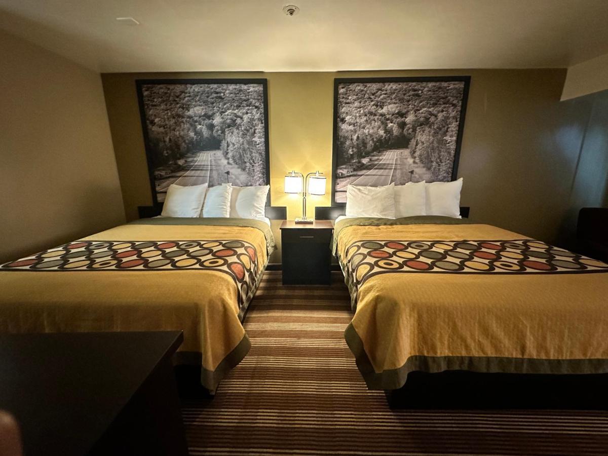 Super 8 By Wyndham Eau Claire Wi Hotell Exteriör bild