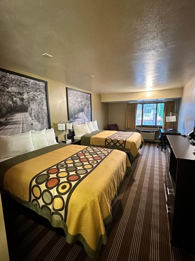 Super 8 By Wyndham Eau Claire Wi Hotell Exteriör bild