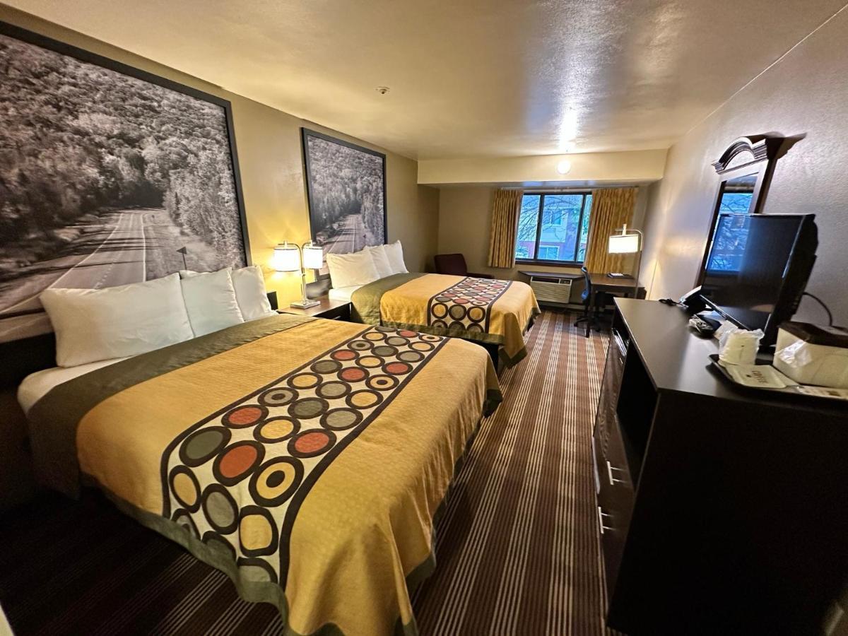 Super 8 By Wyndham Eau Claire Wi Hotell Exteriör bild