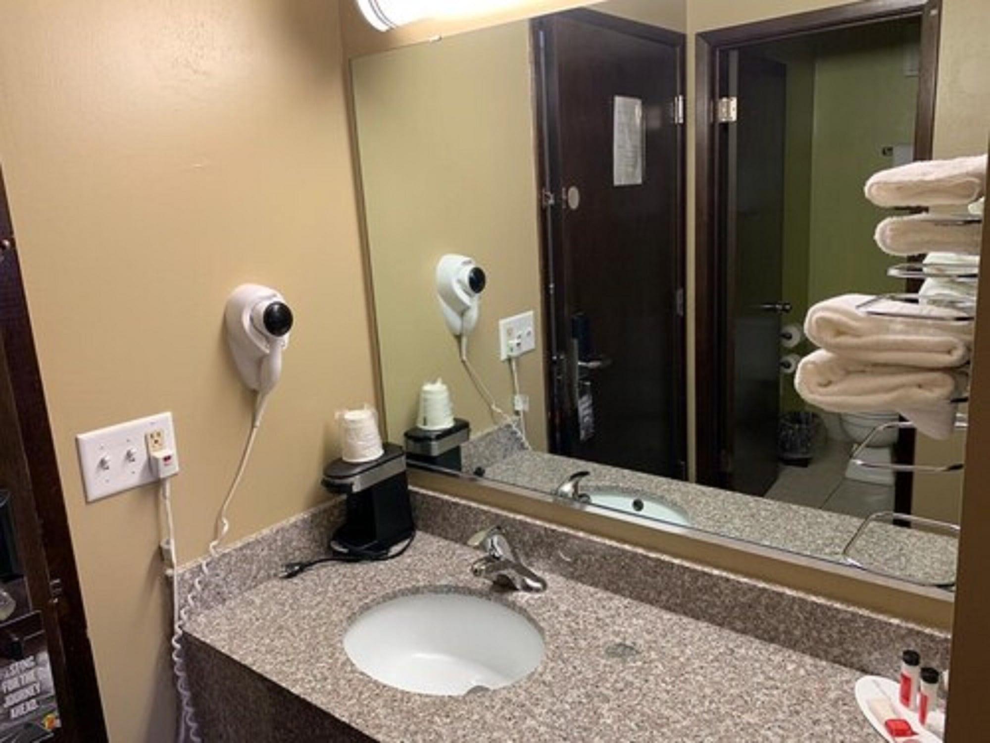 Super 8 By Wyndham Eau Claire Wi Hotell Exteriör bild