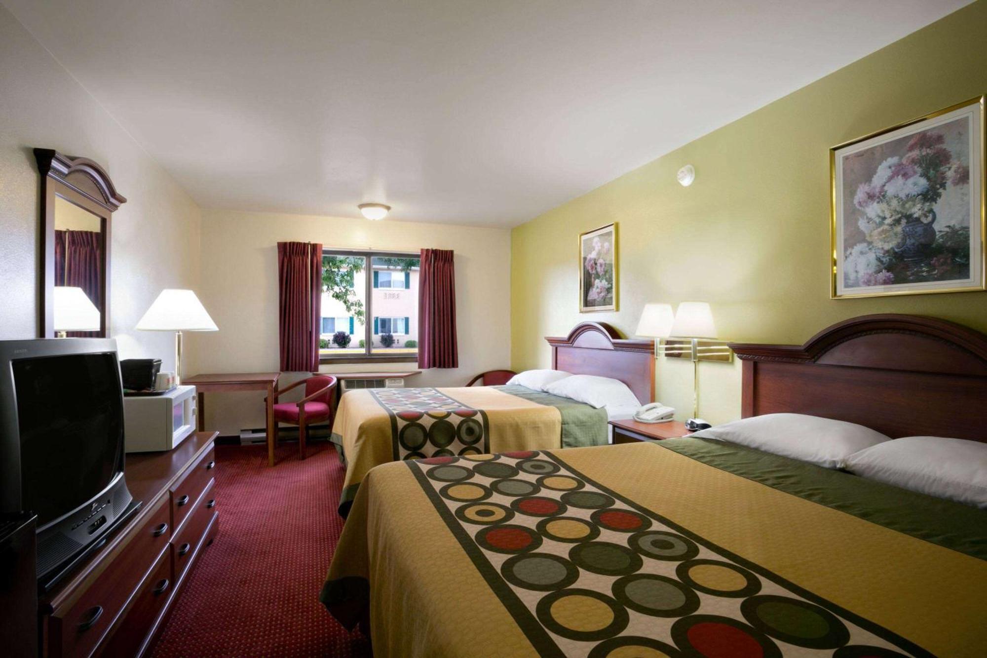 Super 8 By Wyndham Eau Claire Wi Hotell Exteriör bild