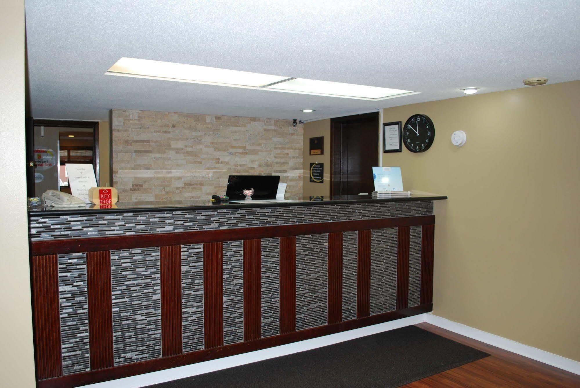 Super 8 By Wyndham Eau Claire Wi Hotell Exteriör bild