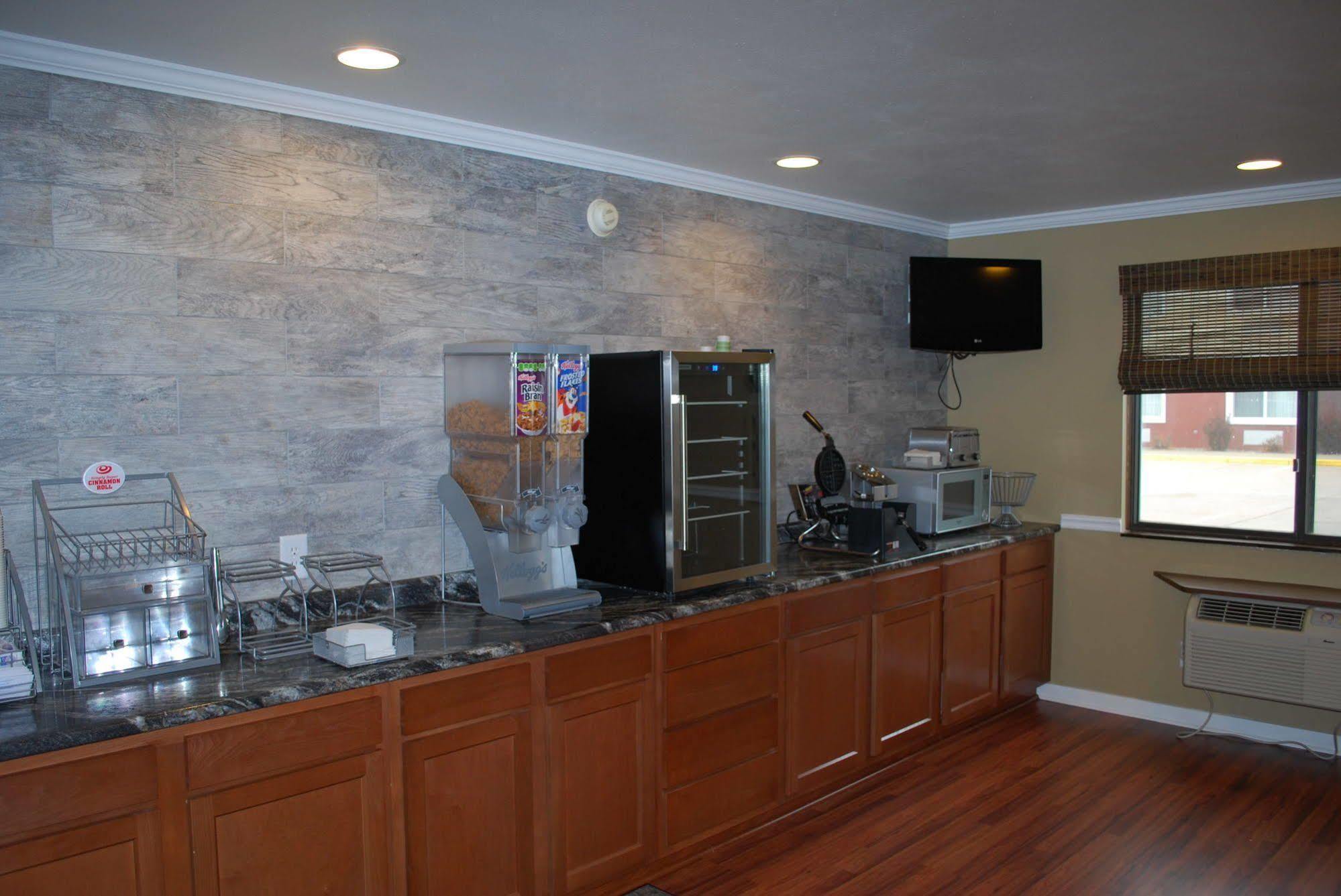 Super 8 By Wyndham Eau Claire Wi Hotell Exteriör bild