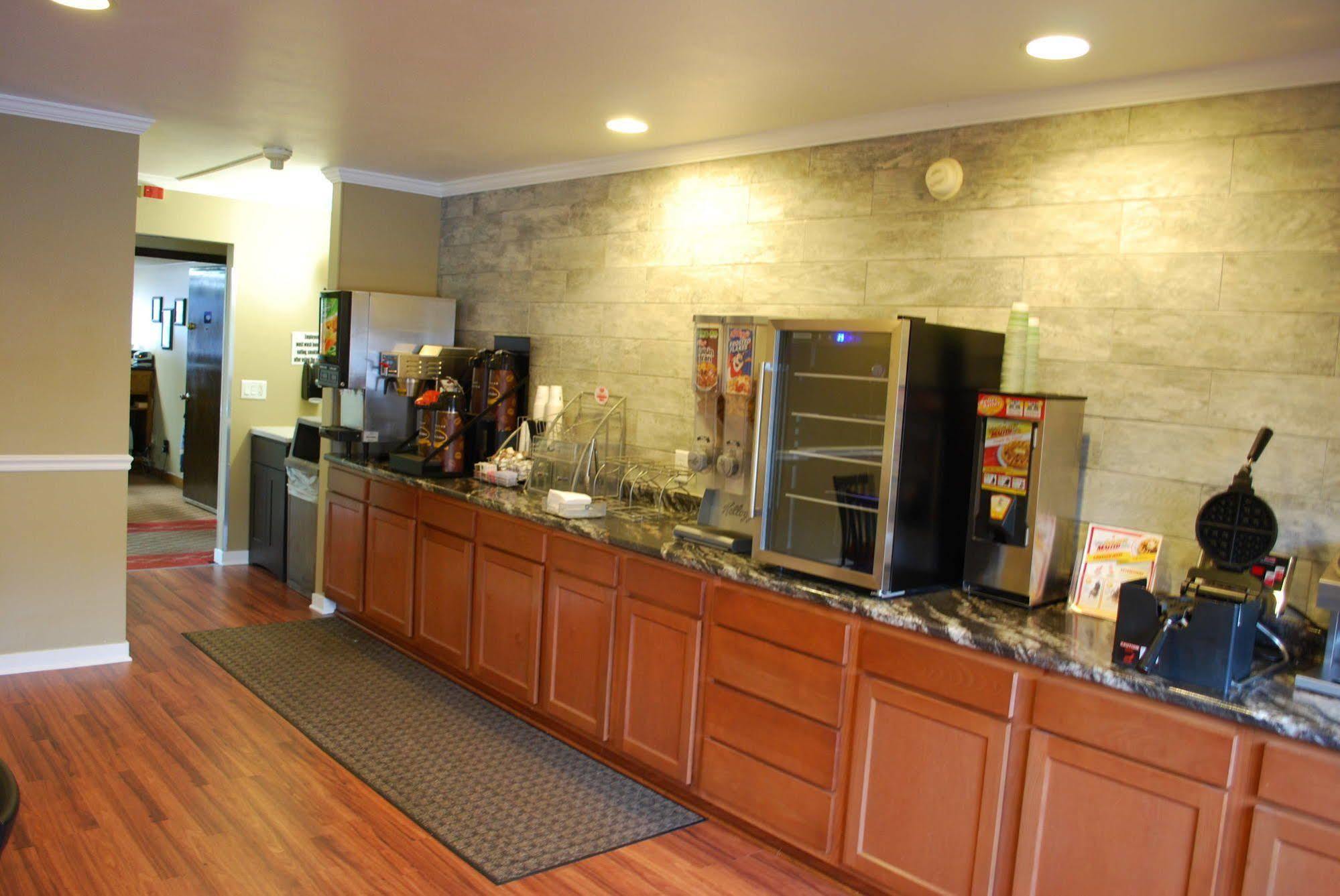 Super 8 By Wyndham Eau Claire Wi Hotell Exteriör bild