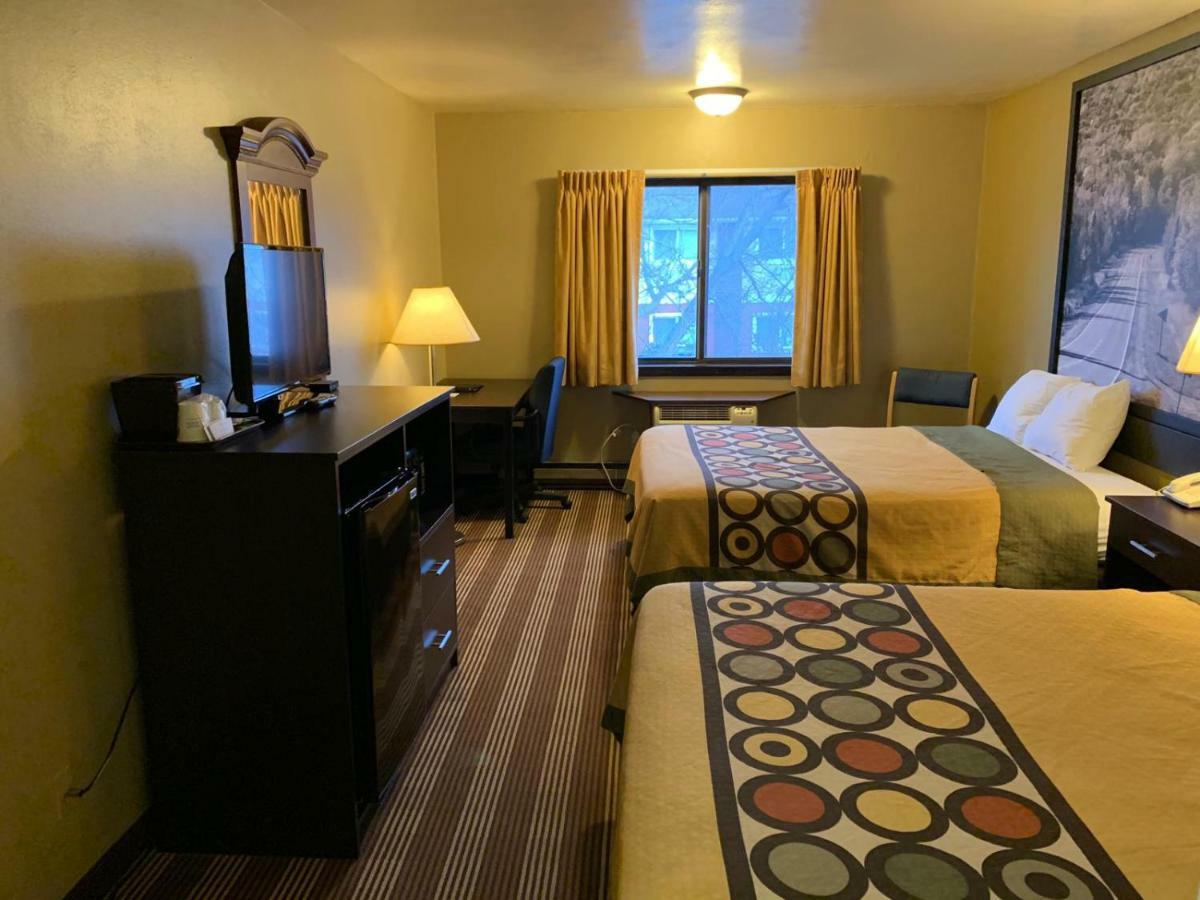 Super 8 By Wyndham Eau Claire Wi Hotell Exteriör bild
