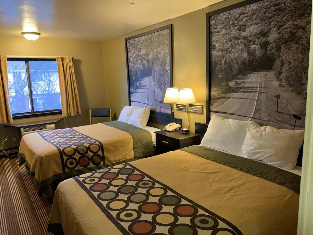 Super 8 By Wyndham Eau Claire Wi Hotell Exteriör bild